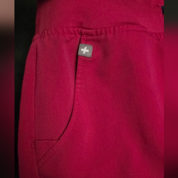 Figs Zamora XS in Ultra Rose - Picture 2 of 6